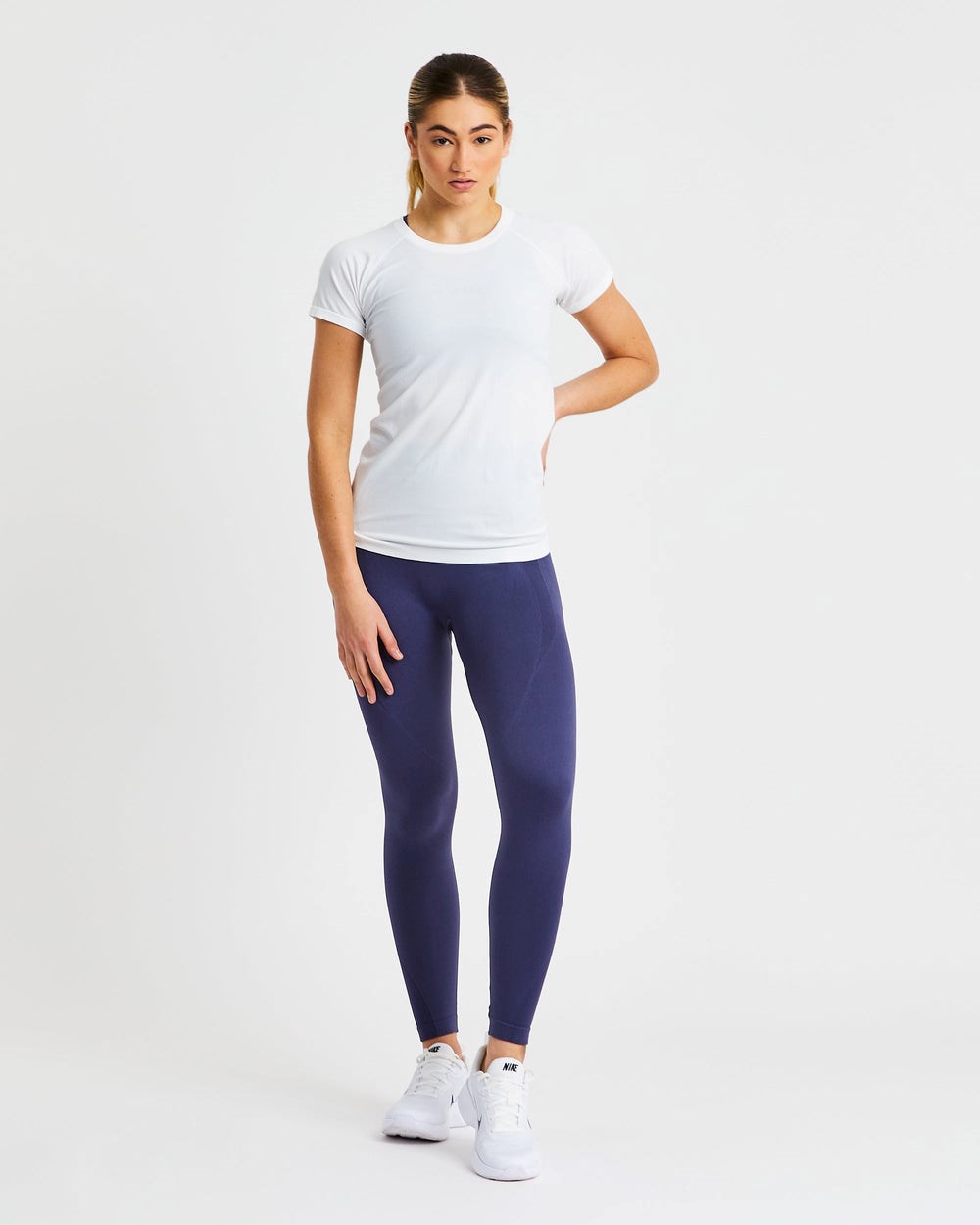 AYBL Embrace Seamless T Shirt Biele | 17AISHTON