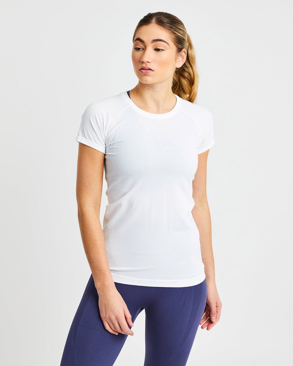 AYBL Embrace Seamless T Shirt Biele | 17AISHTON