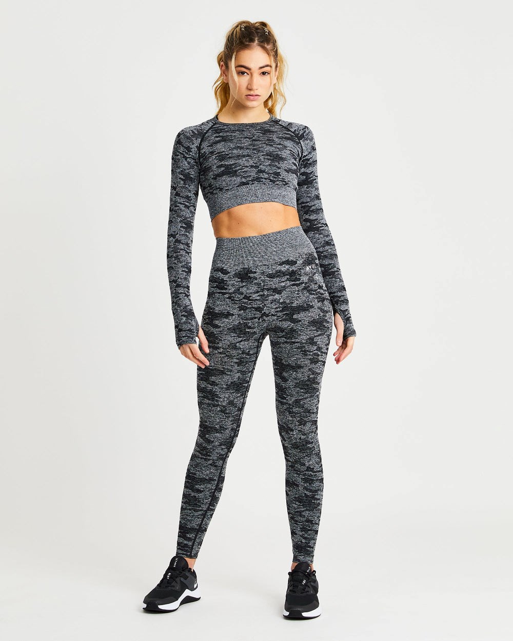 AYBL Evolve Camo Seamless Long Sleeve Crop Top Čierne | 10JPWEBIU