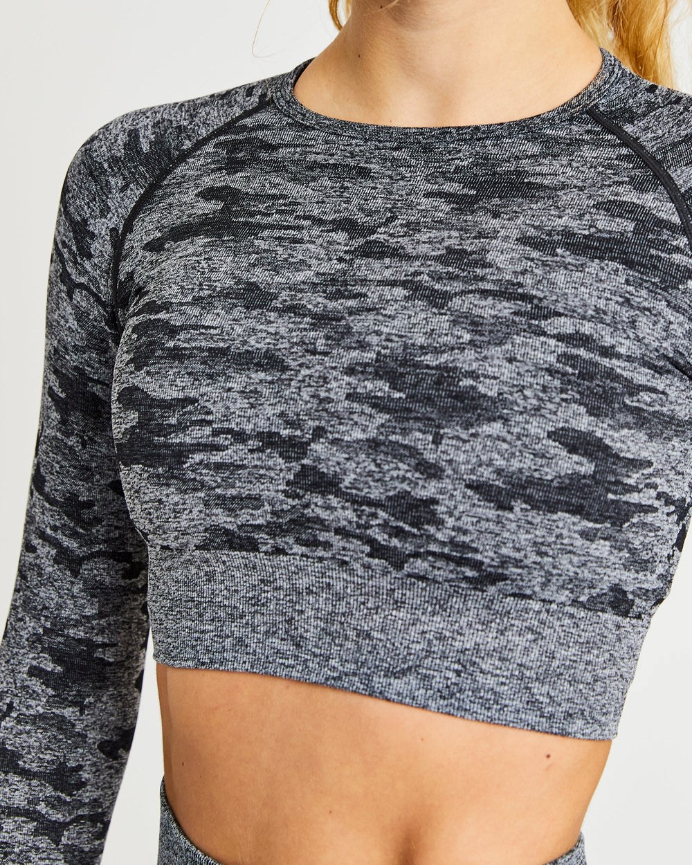 AYBL Evolve Camo Seamless Long Sleeve Crop Top Čierne | 10JPWEBIU