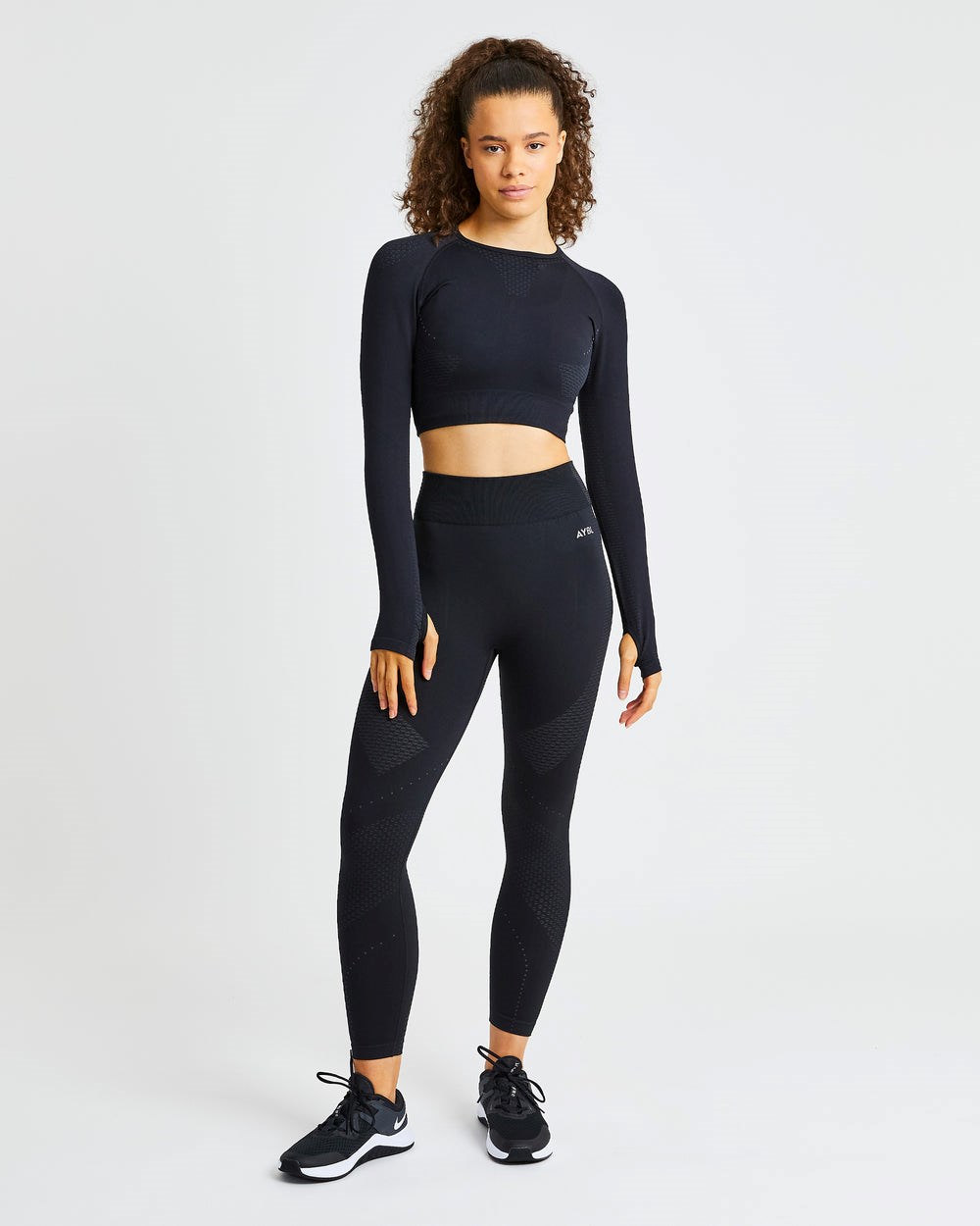 AYBL Ignite Seamless Long Sleeve Crop Top Čierne | 31CWQSIGT