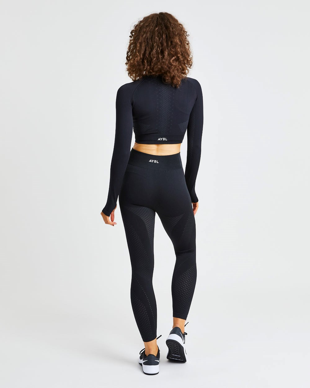 AYBL Ignite Seamless Long Sleeve Crop Top Čierne | 31CWQSIGT