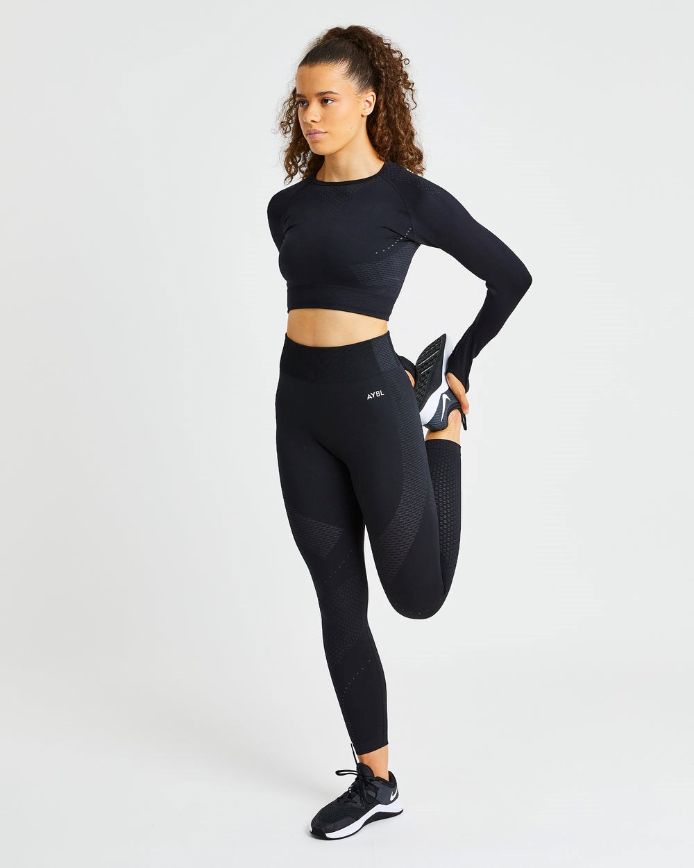 AYBL Ignite Seamless Long Sleeve Crop Top Čierne | 31CWQSIGT