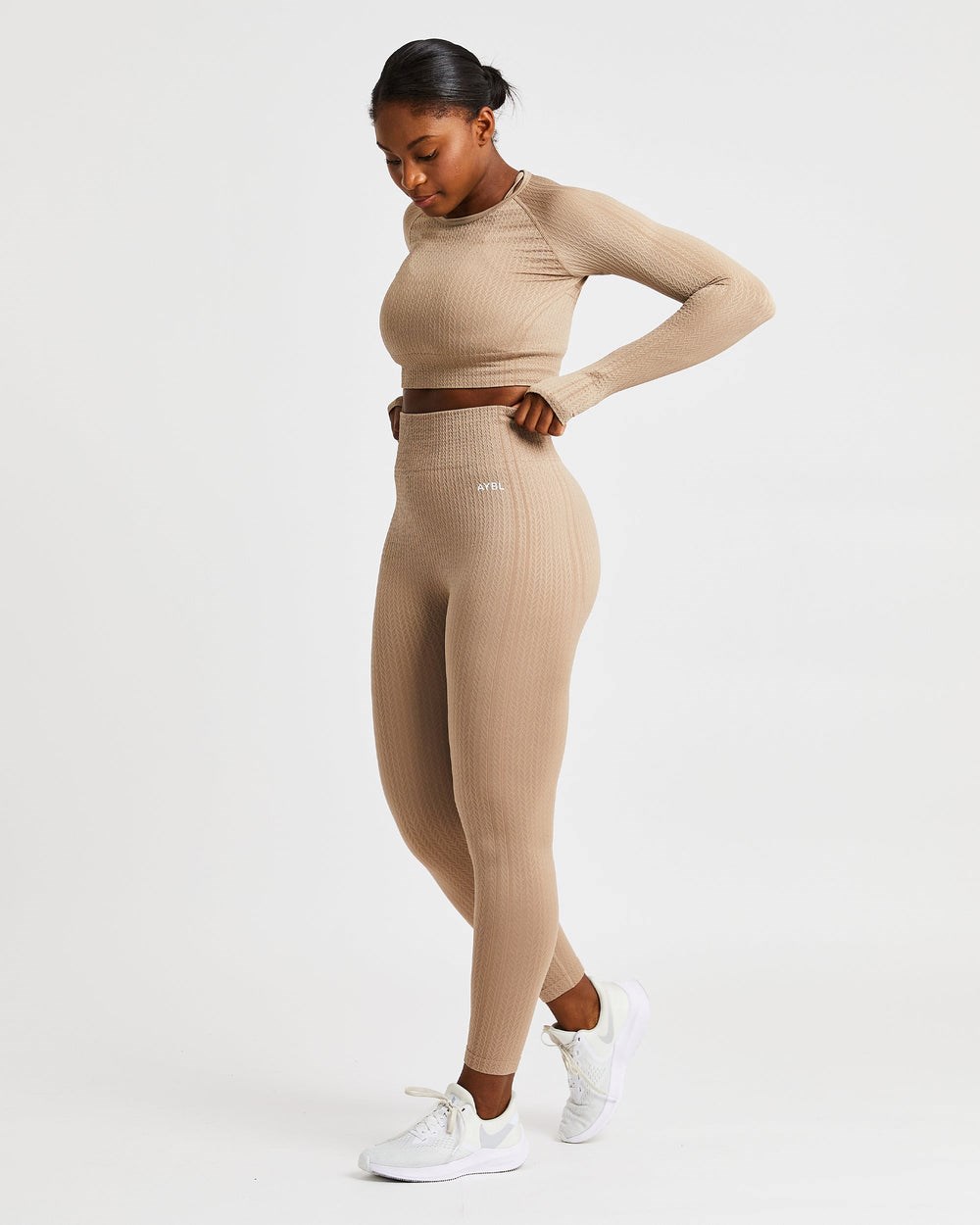 AYBL Luxe Seamless Long Sleeve Crop Top Mocha | 49QZVMFHN