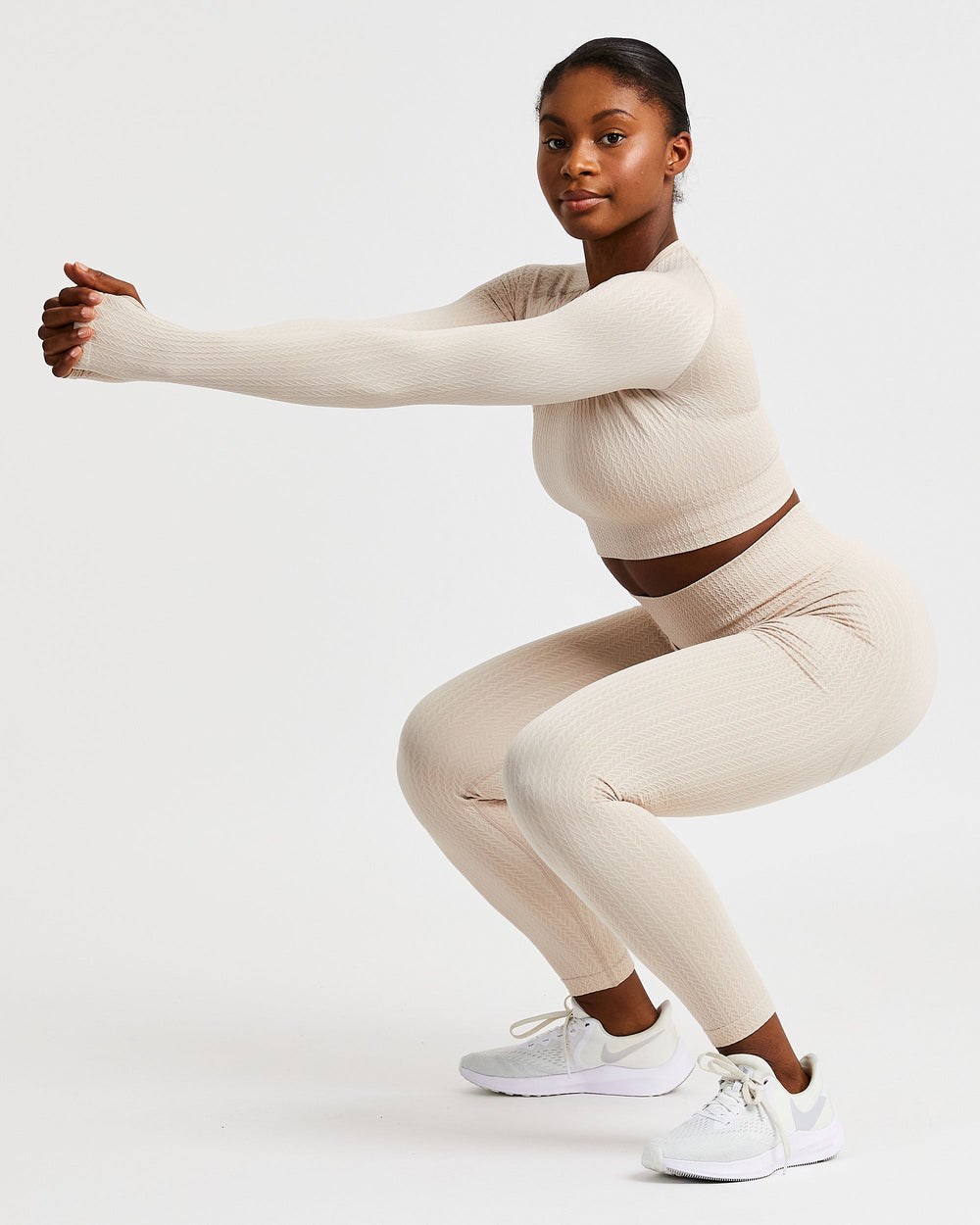 AYBL Luxe Seamless Long Sleeve Crop Top Sand | 82KIRJNMF