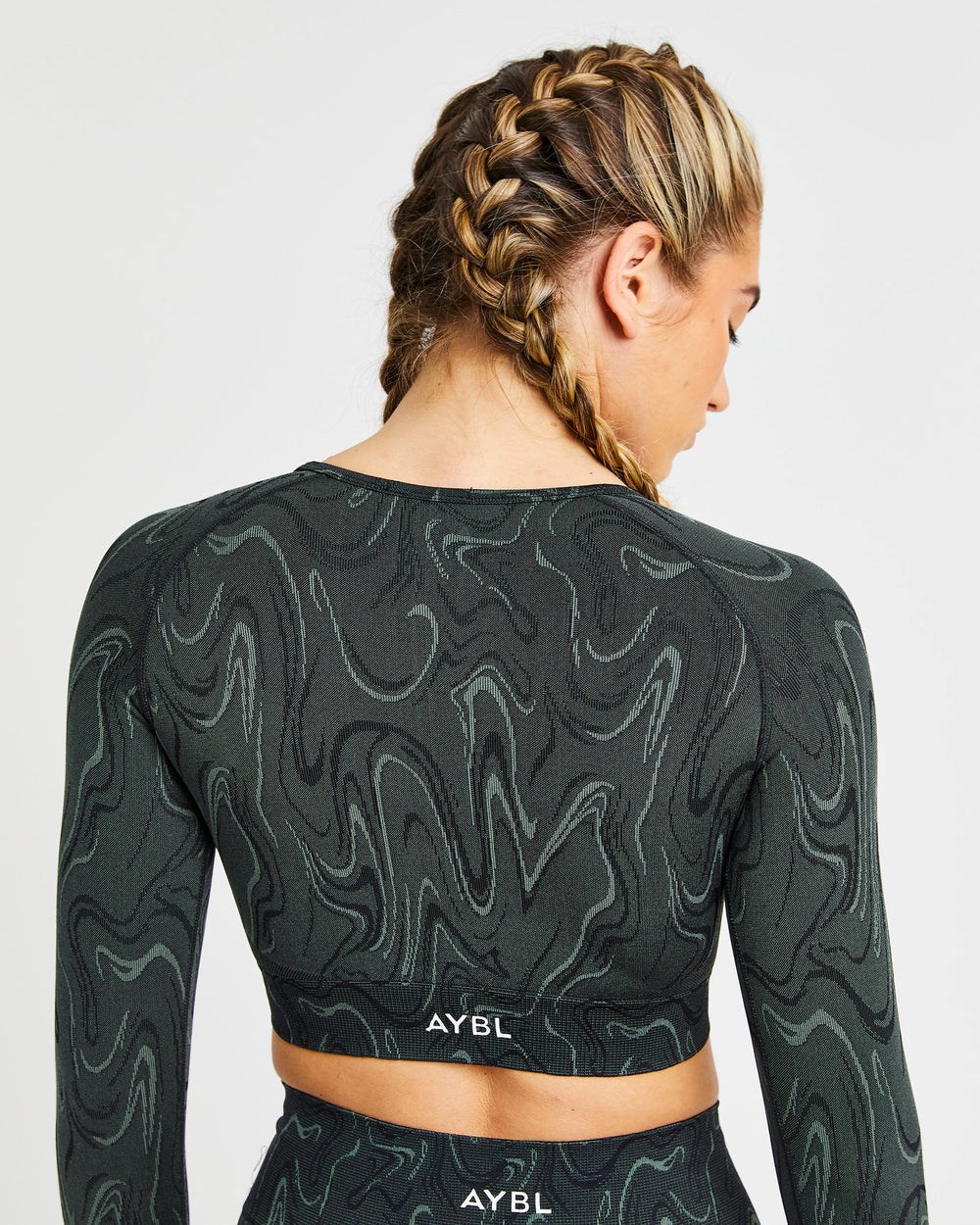 AYBL Velocity Seamless Long Sleeve Crop Top Čierne | 12SKARNOL